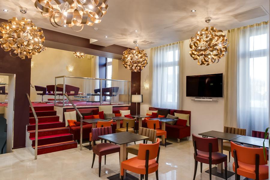 Hotel Le Chateaubriant Exterior photo